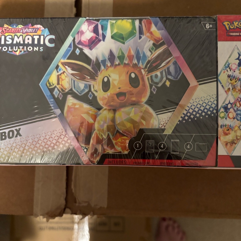 Pokémon Prismatic Evolutions Collector Box - Multi